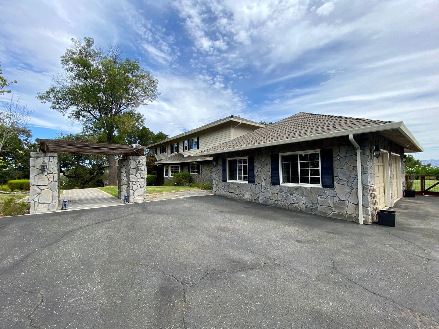 Panoramic Views and Quiet Luxury in Los Gatos – photo 1