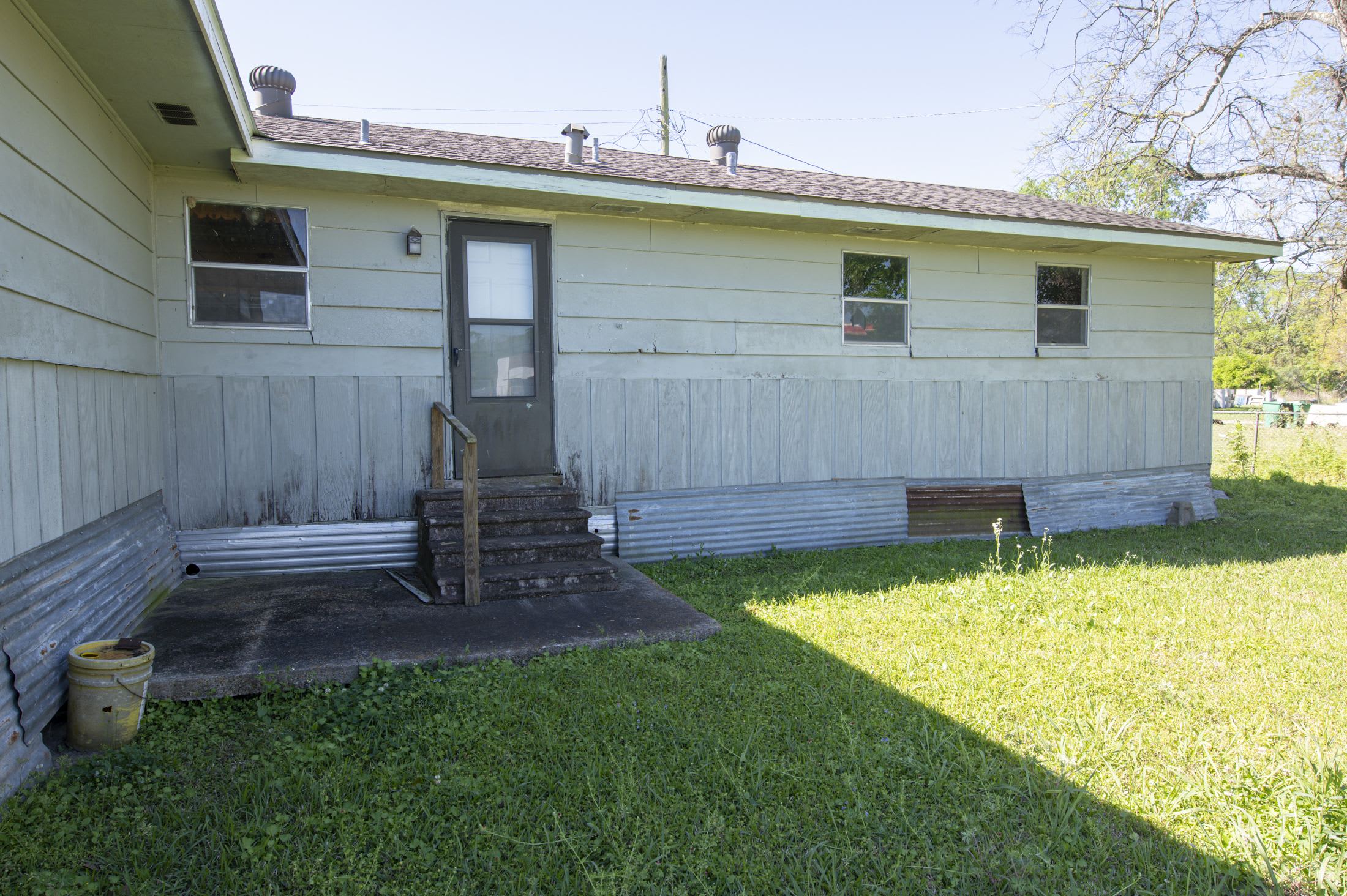 407 Nugier St – photo 3