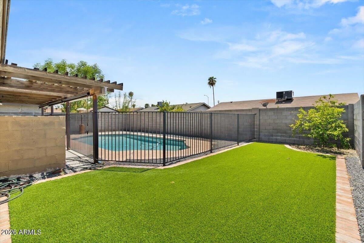 730 N SYCAMORE – photo 4