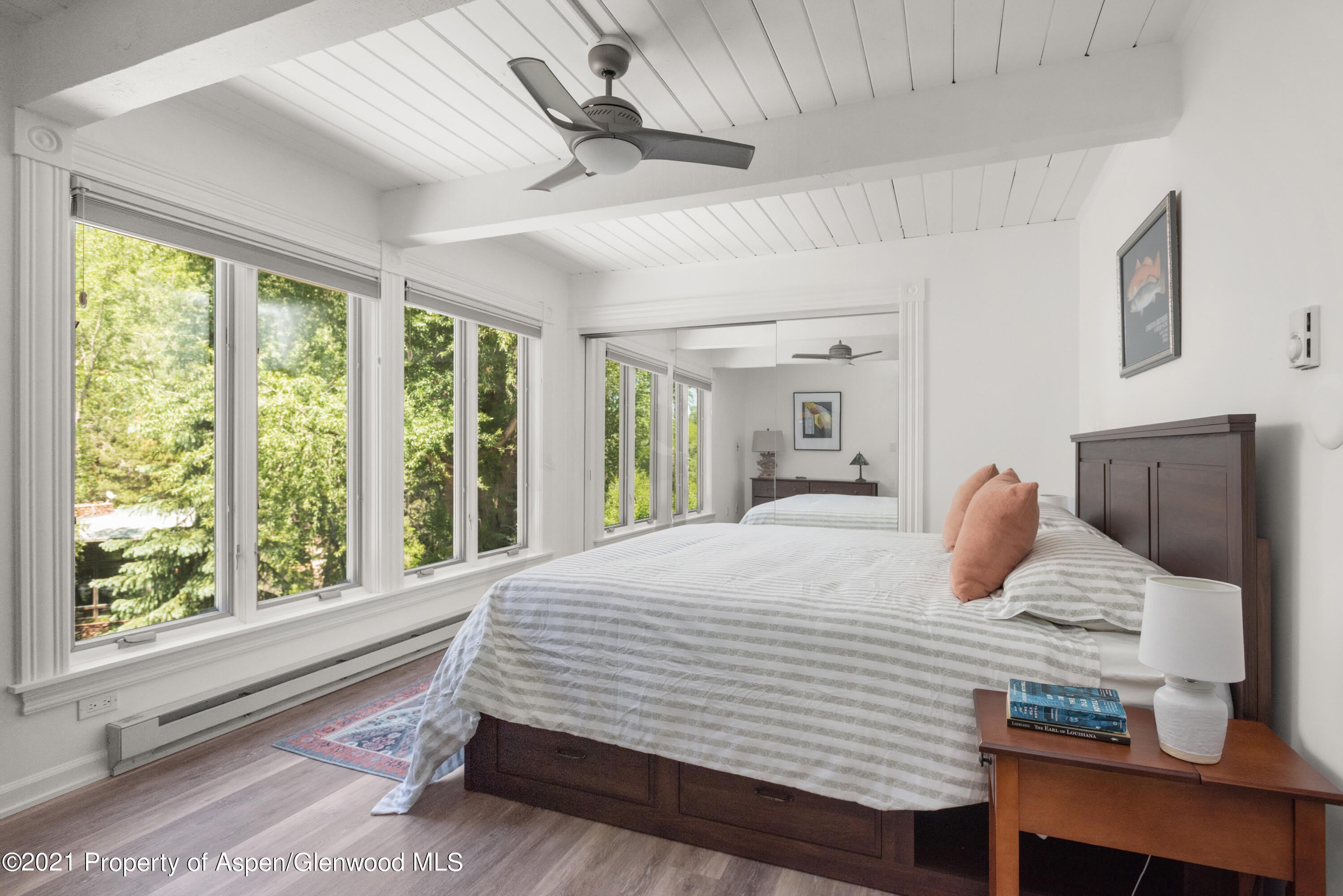 916 E Hopkins Avenue – photo 4