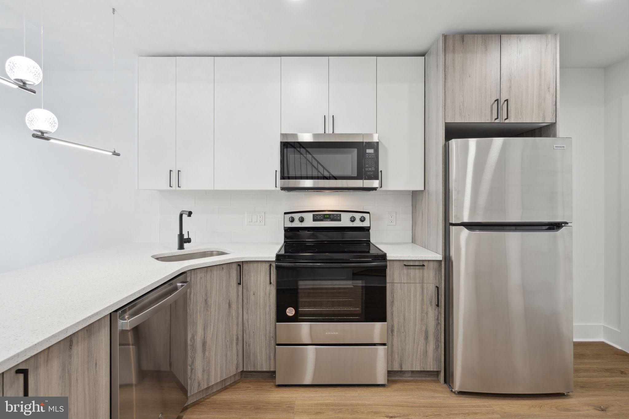 528 W BERKS Street – photo 1