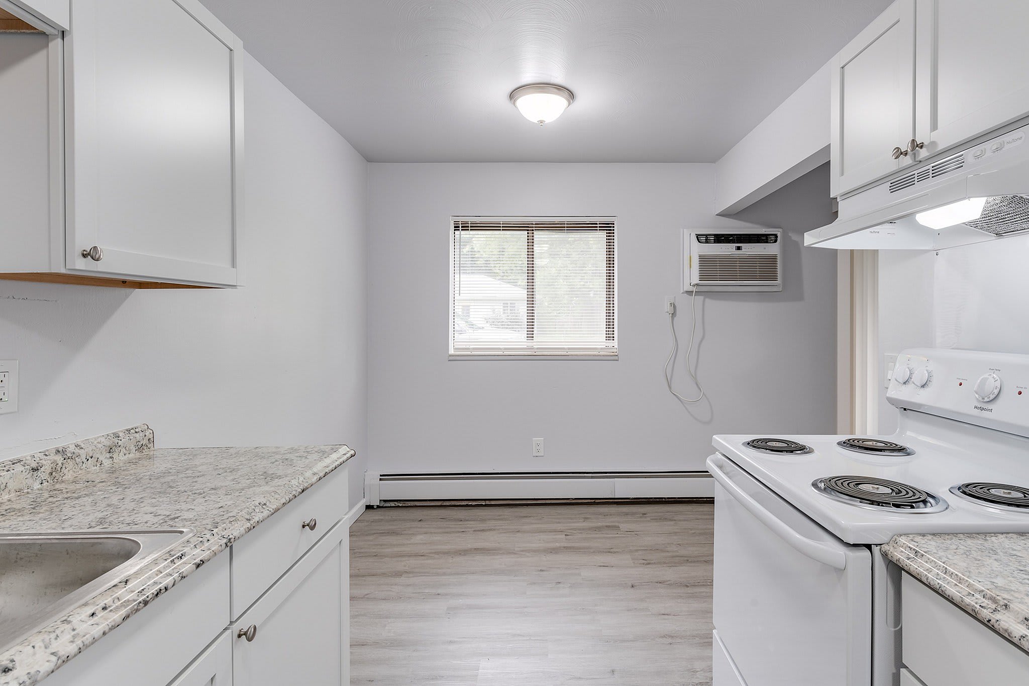 Charming 2Br House In Lansing – photo 3