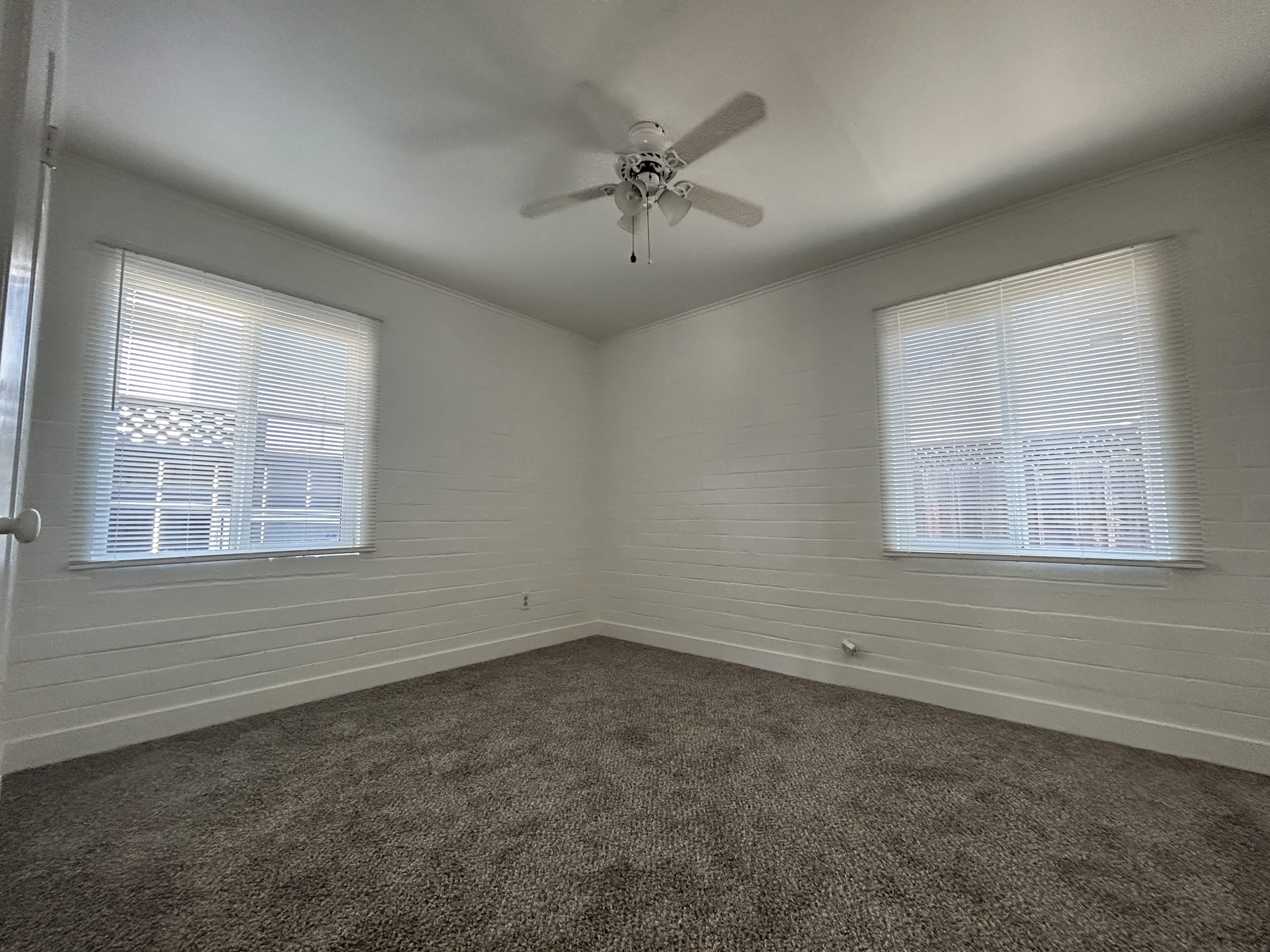 235 W Beverly Pl – photo 4