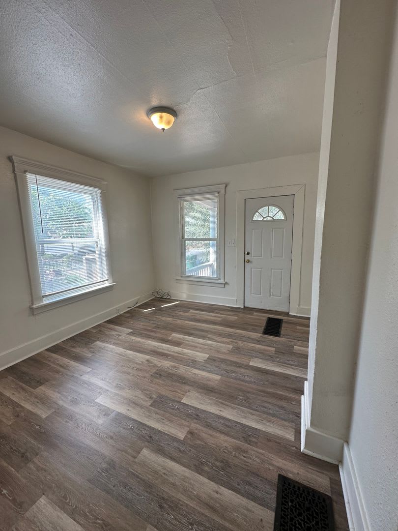Beautiful 4 Bedroom House Available Now – photo 3