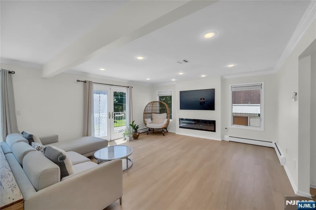 290 Mohegan Way – photo 4