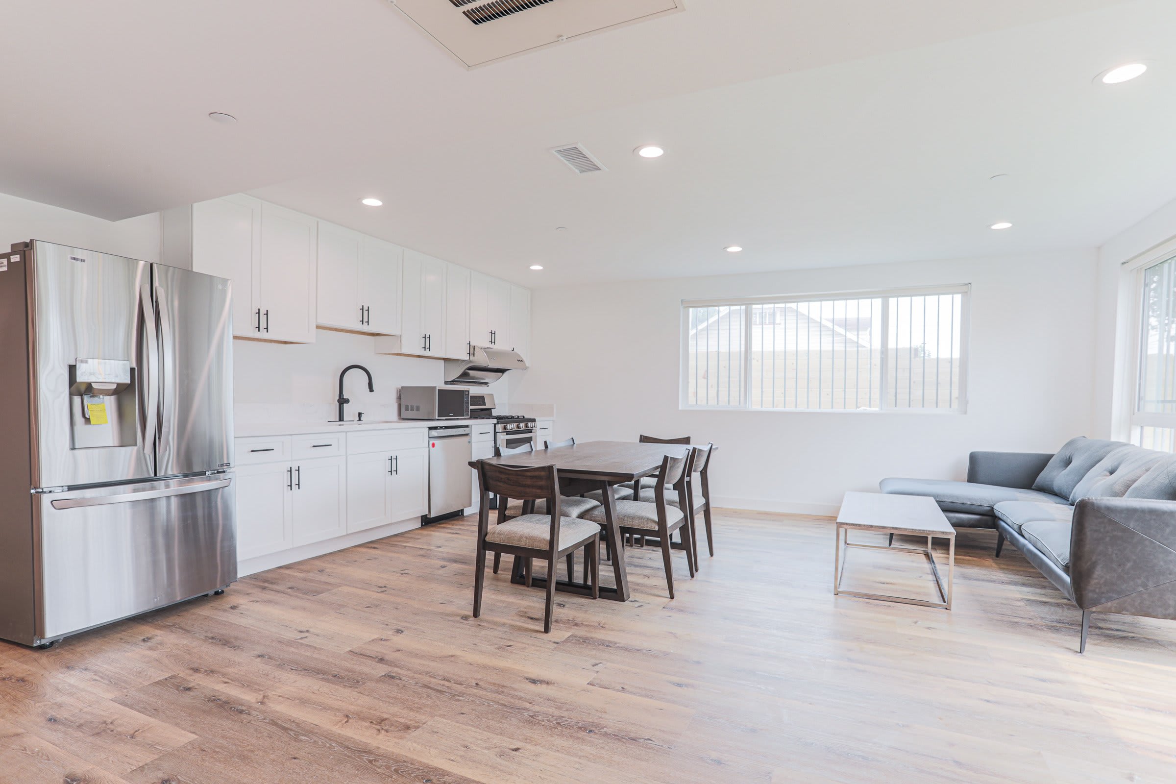 1545 W 36th Place – photo 2