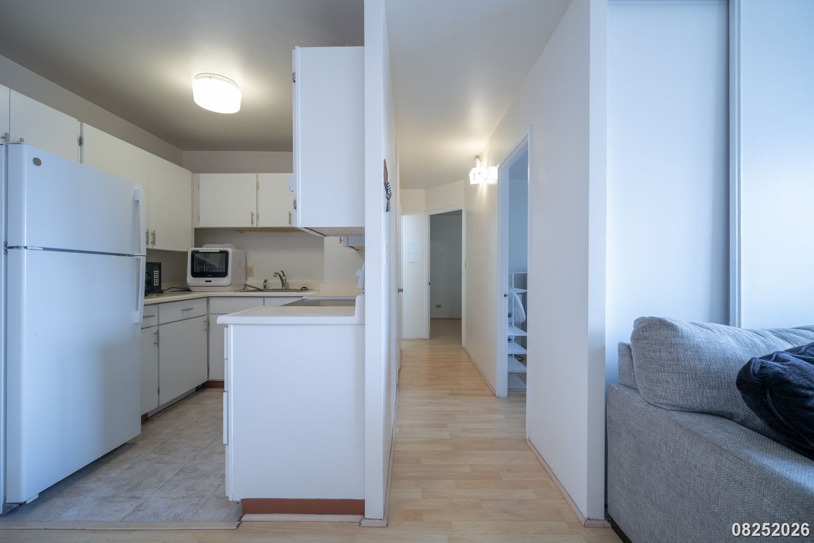 3 000 2 Bed 1 Bath 1 Parking Furnished Liliha Square Honolulu Available For Immediate Occupancy – photo 4