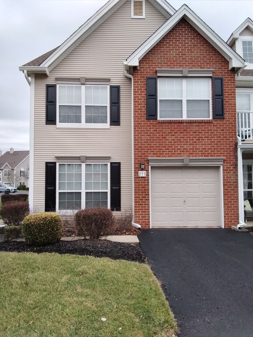 Beautifully upgraded Townhouse style condominium located in Hidden Meadows – photo 1