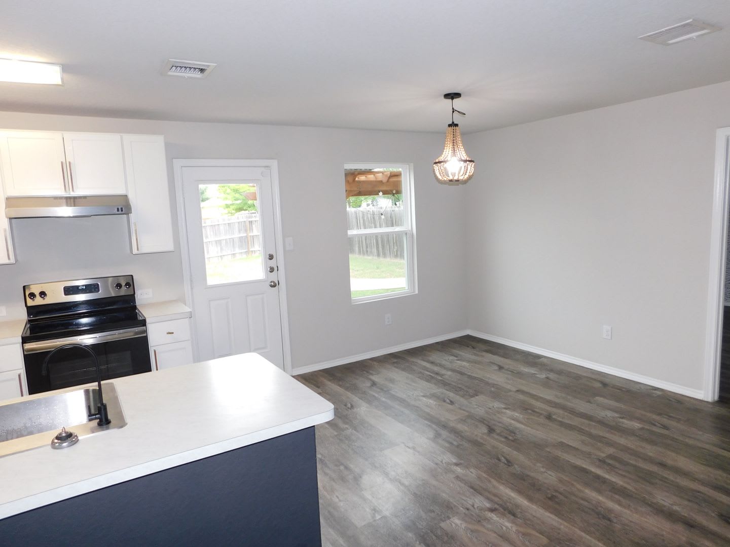 Gorgeous 3 Bedroom 2 Bath Home With A Game Room – photo 4