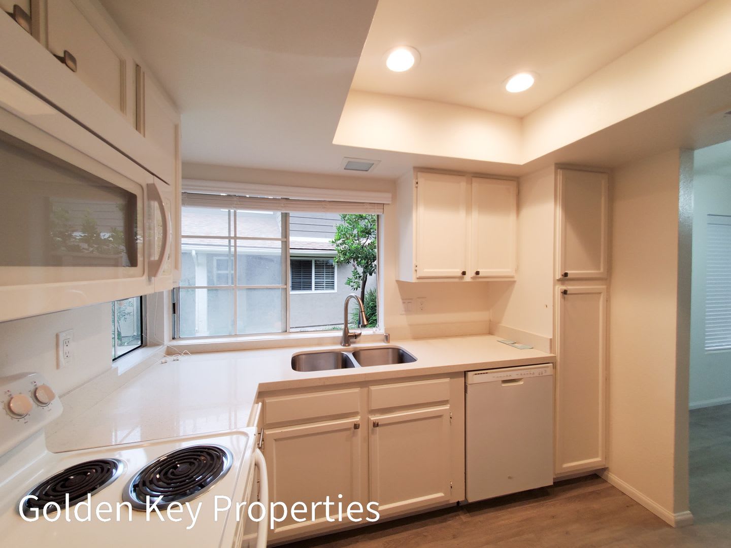 Lovely 2-story townhome in The Cape at Calavera Hills in Carlsbad! – photo 5