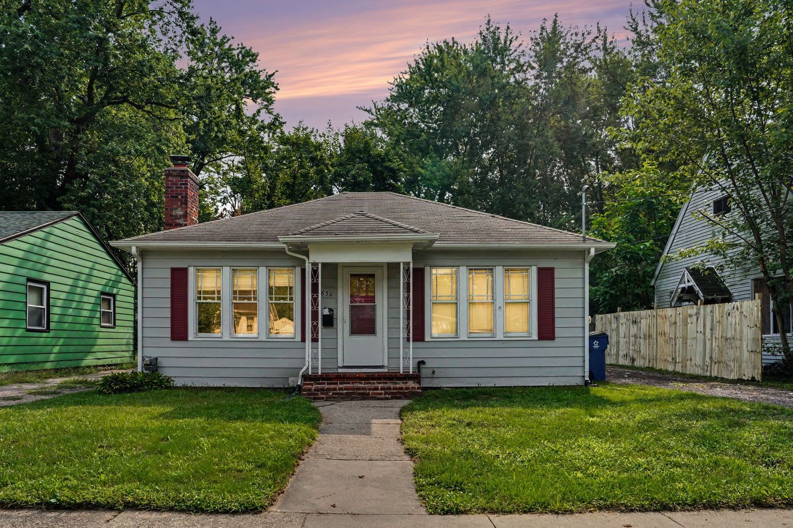 Freshly Renovated 2-Bedroom Home in Eastwood- $1449 – photo 1
