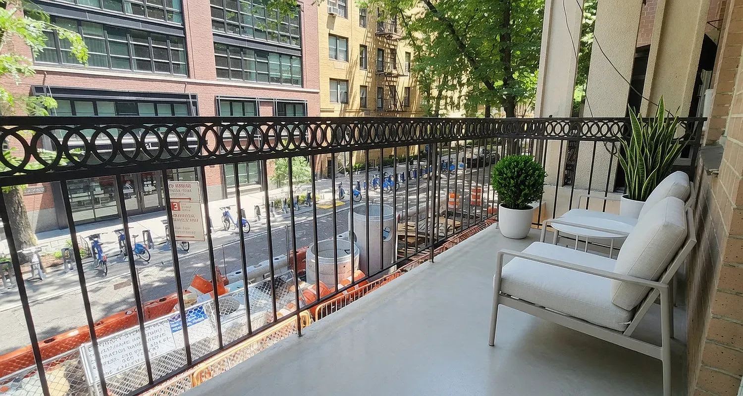 270 West 25th Street – photo 1
