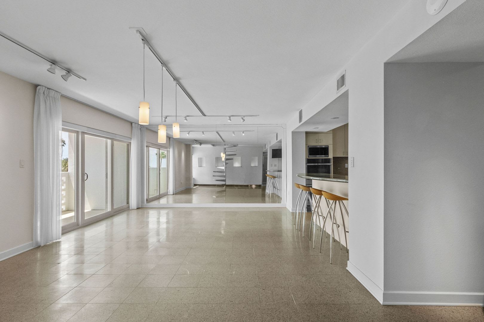 Unique Bayshore Condo – photo 2