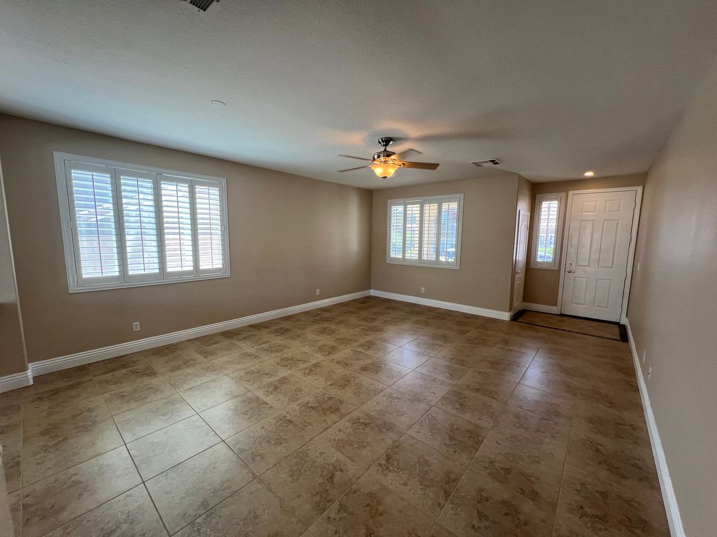 Spacious 4-bedroom Henderson home with private pool – photo 3