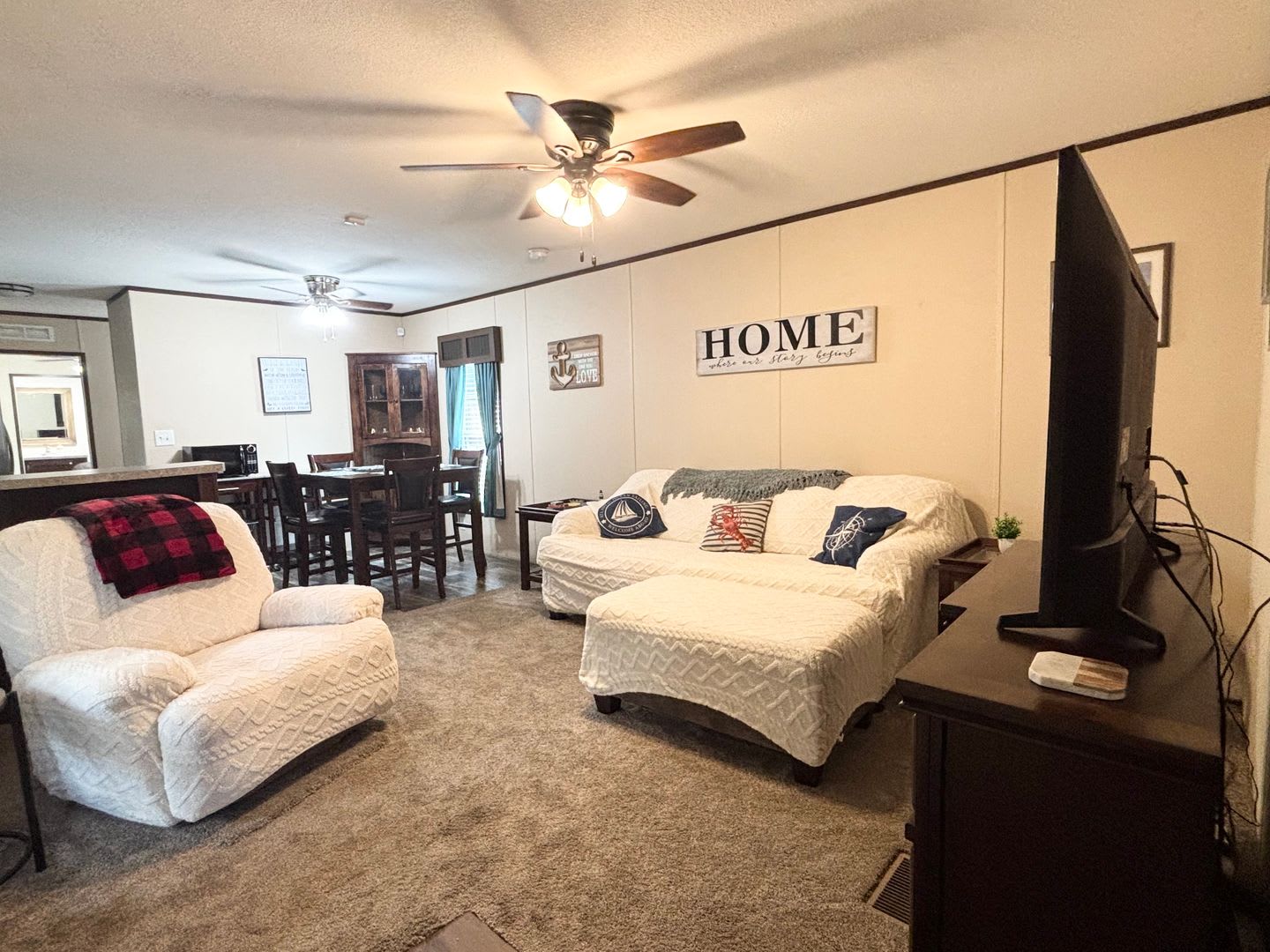 Beautifully Maintained and Updated Fully Furnished Manufactured Home For Rental! – photo 2