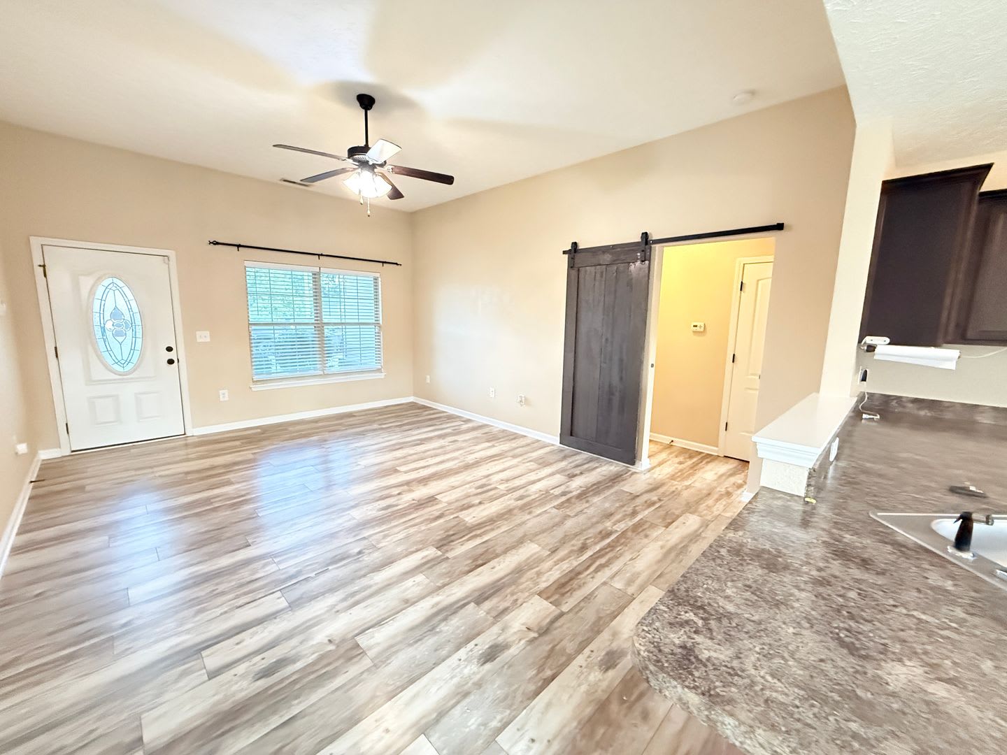 Beautiful 3 Bed / 2 Bath Home – photo 2