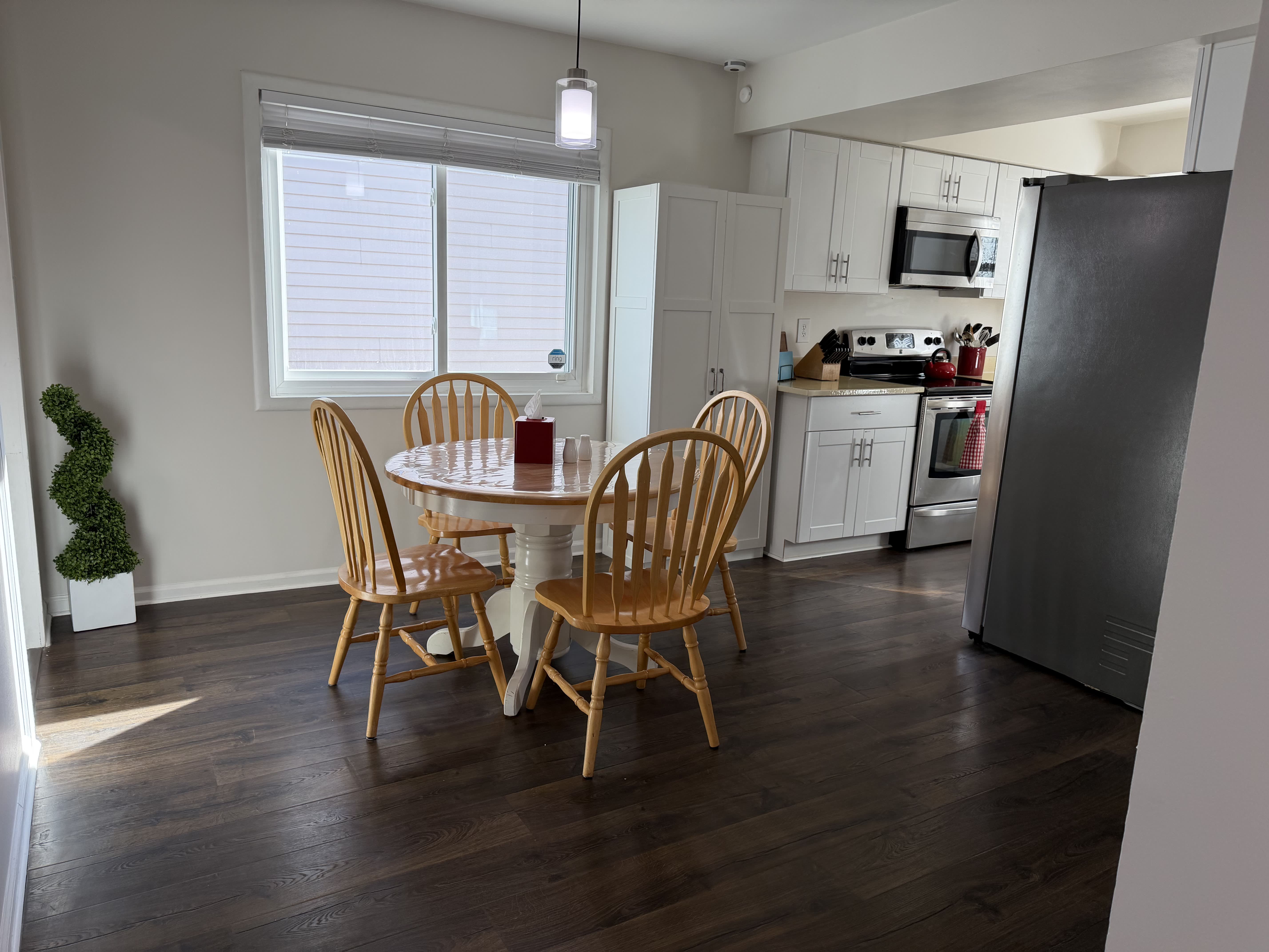 236 Kinross Avenue – photo 3