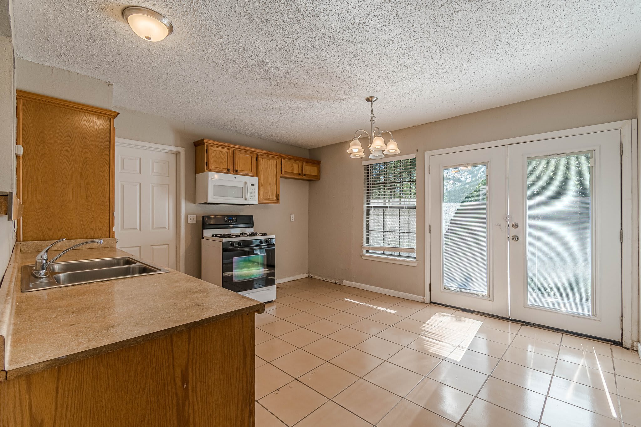 8414 Standing Rock Street – photo 4