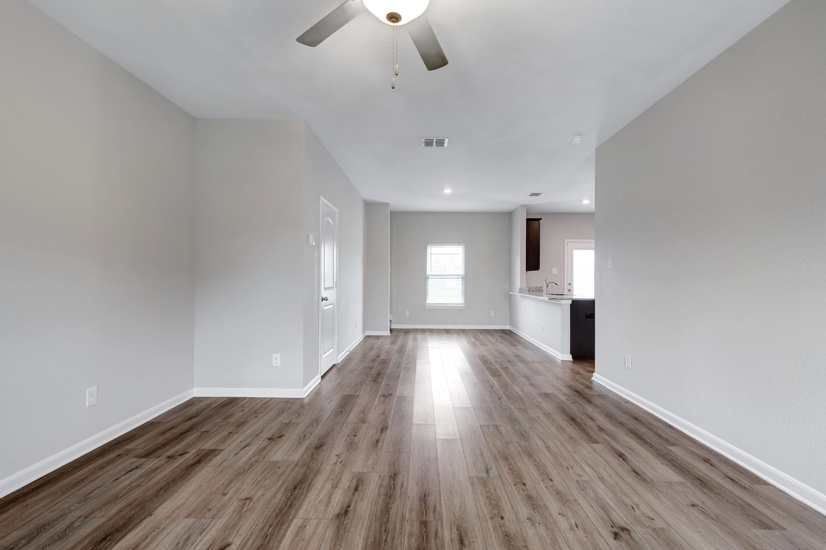 ***MOVE-IN SPECIAL: ONE WEEK FREE***Well-Planned Layout Close to Randolph AFB and 1604 – photo 5