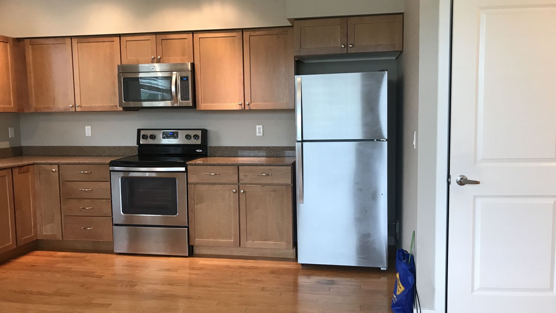 Amazing 1 bedroom 1 bath Apartment Home in Lynden – photo 3