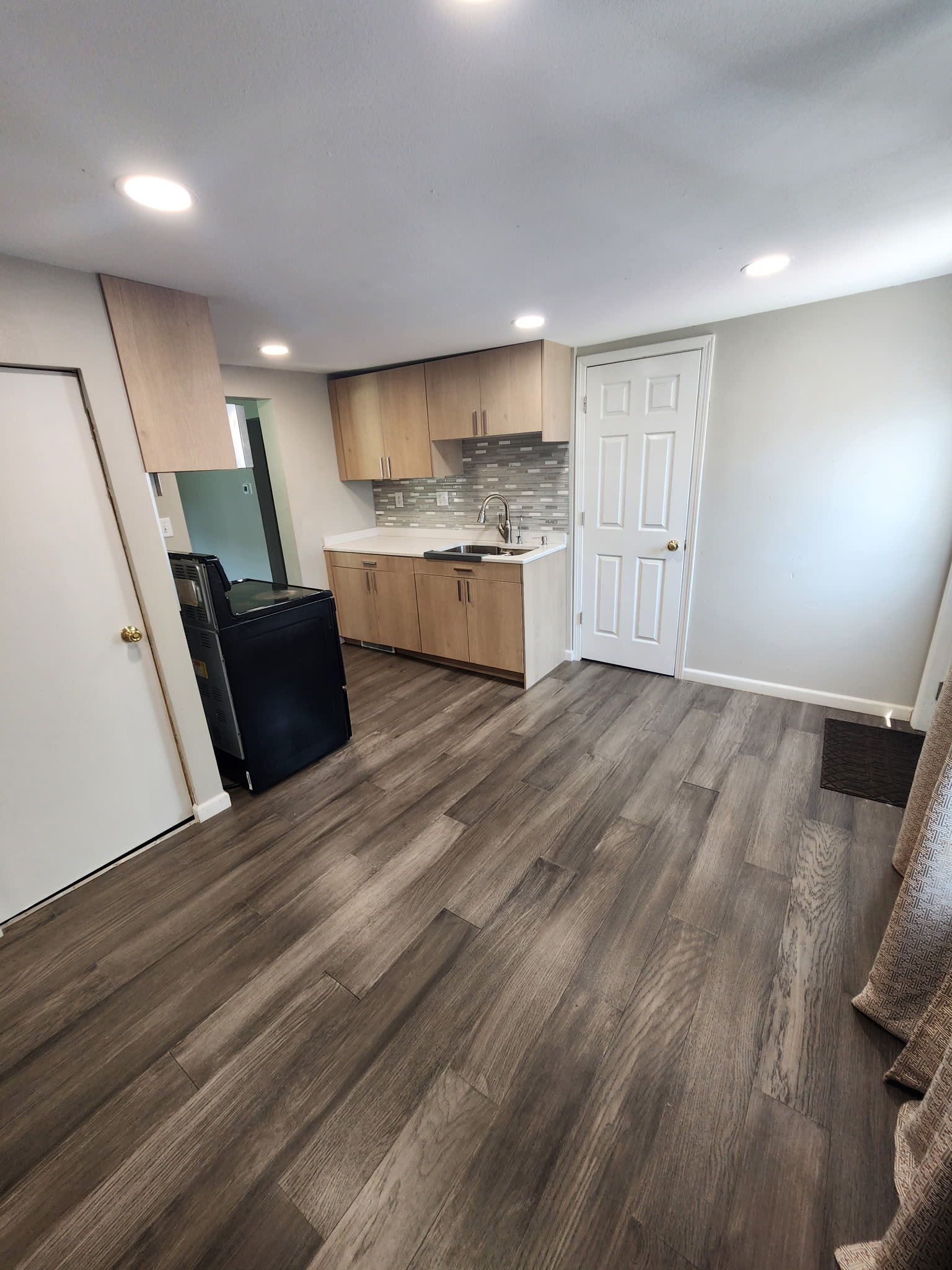 303 Center Avenue – photo 2