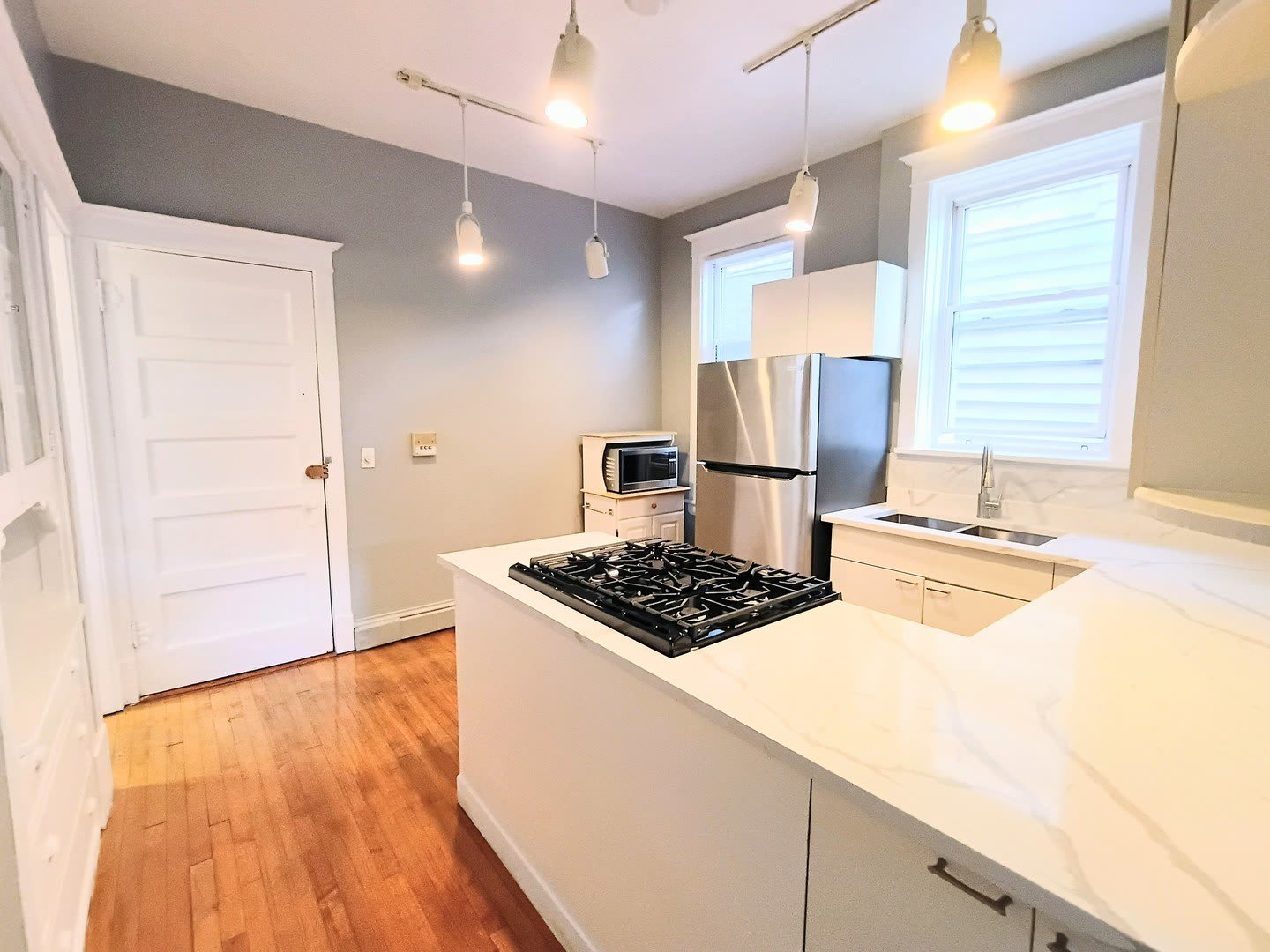 1911 W Belmont Avenue – photo 4