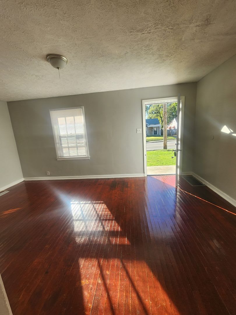 Newly Remolded Spacious Two Bedroom Single Family Near 38Th And Sherman – photo 2