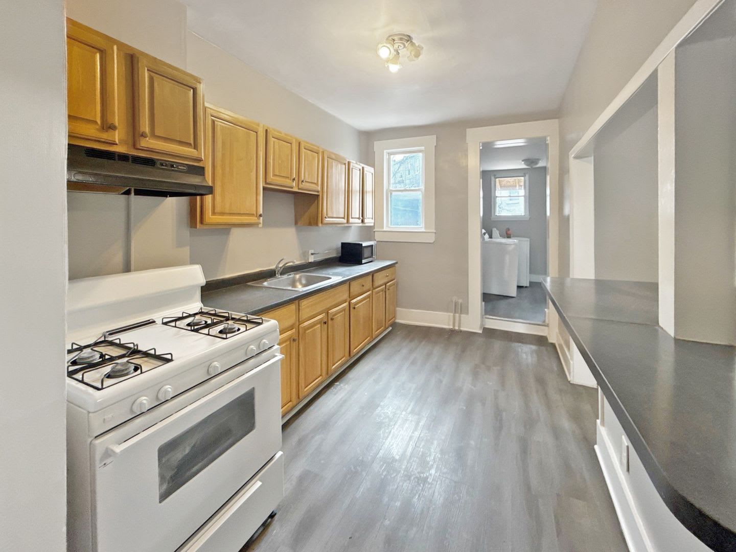 Extended Offer Move In This August Get 500 Off Modern Finishes In Unit Laundry Bright Living Spaces – photo 4