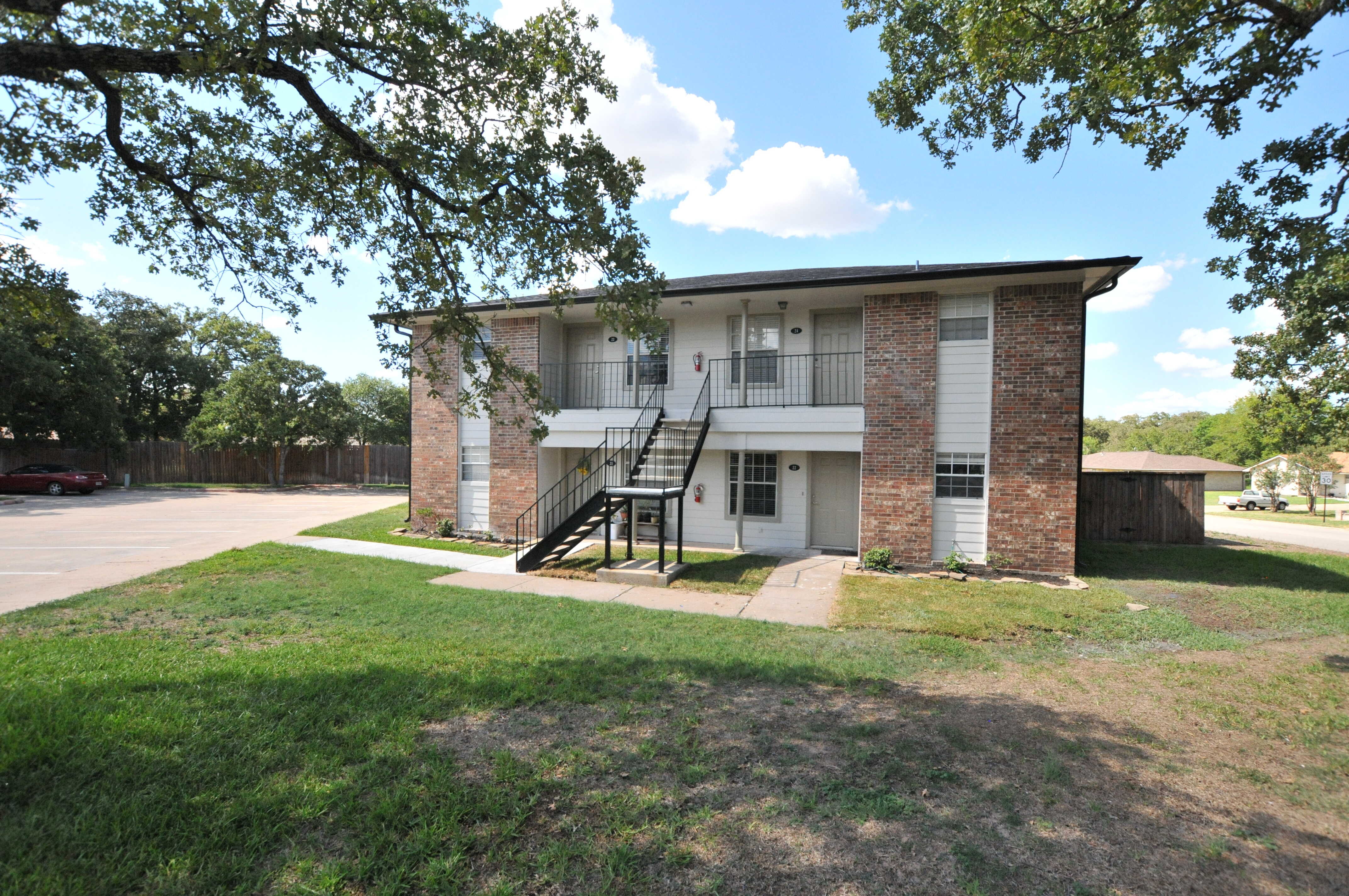 2100 Southwood Drive – photo 2