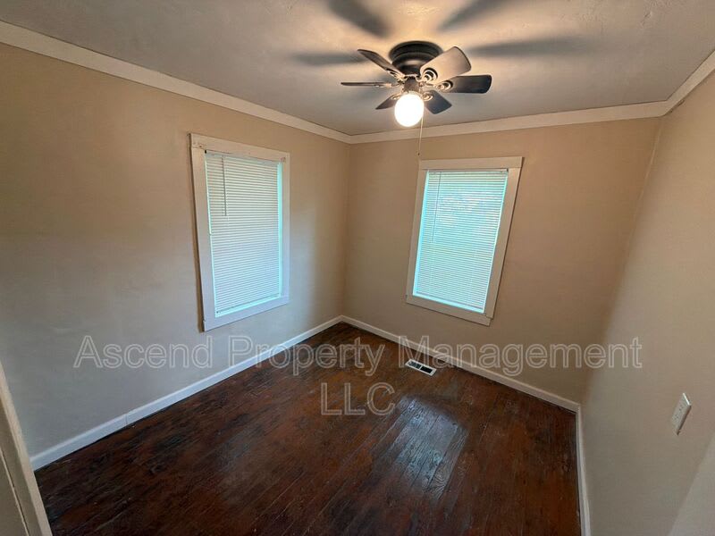 557 N Willow St – photo 5