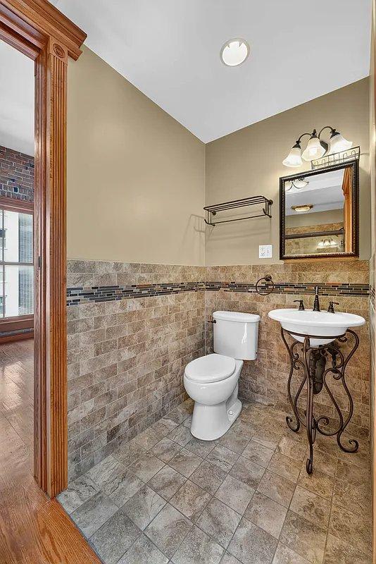 130 West 10th Street – photo 4