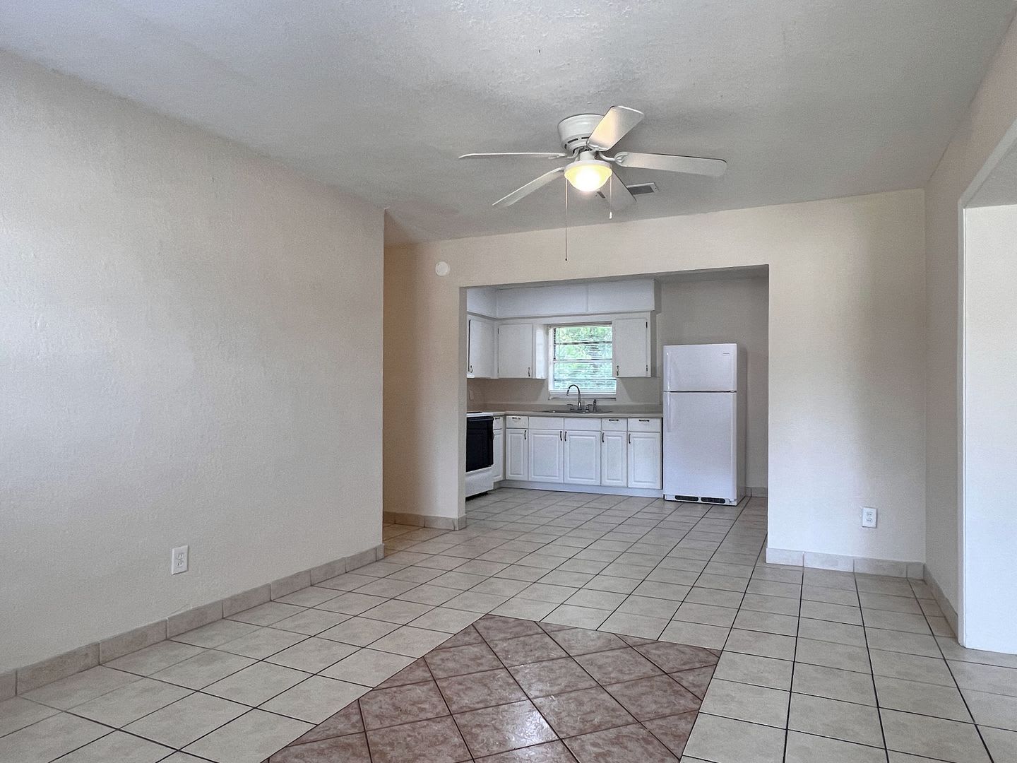 Three-Bedroom Home with Spacious Family Bonus Room – photo 2