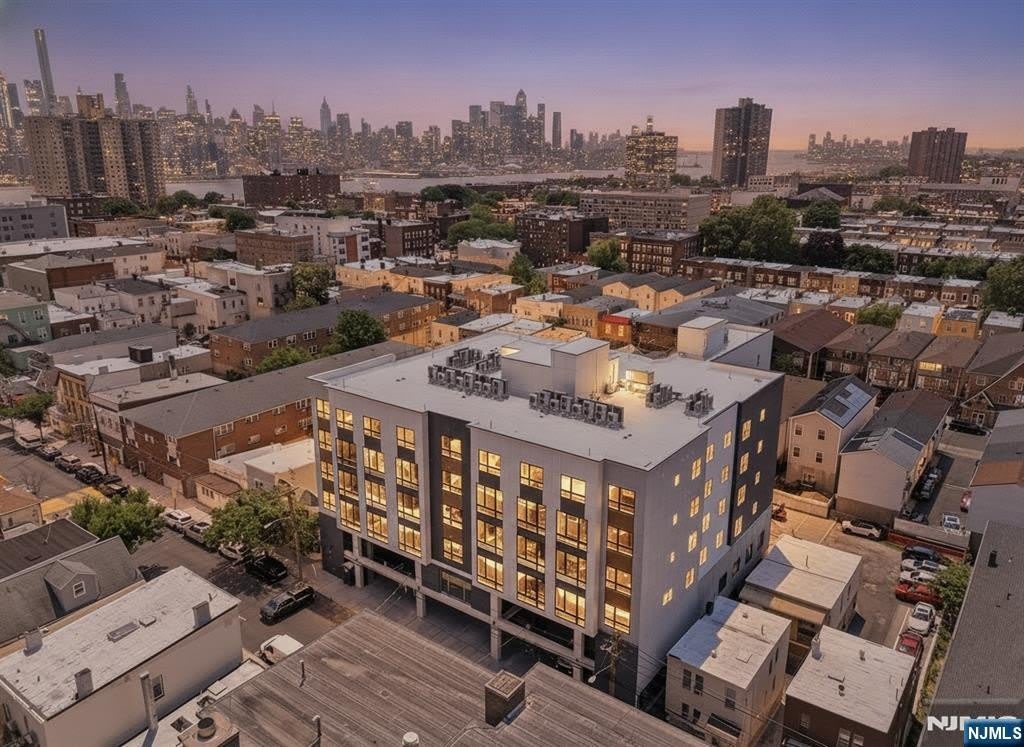 129 69th St – photo 1