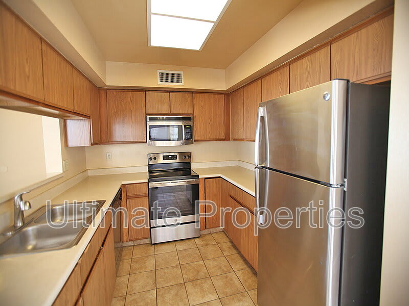 8832 W Saint John Rd – photo 5