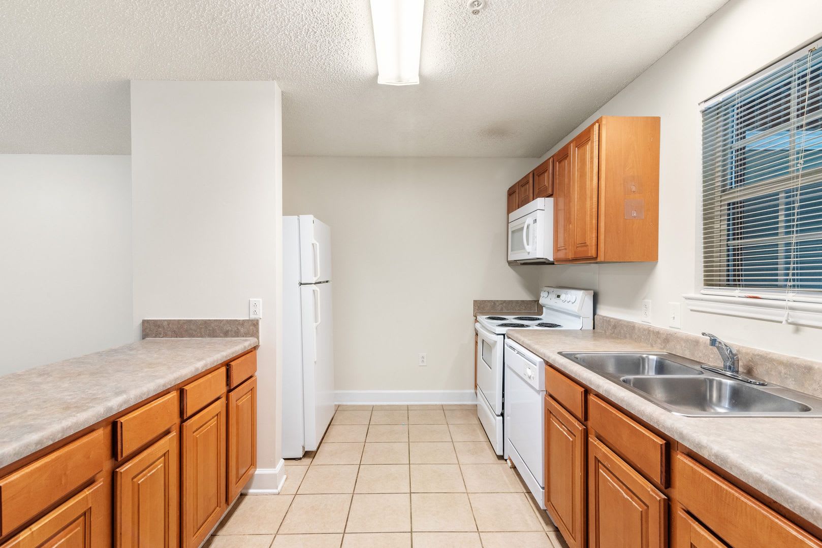 55+Senior Community******Rent $1075/month****** All Brick Building – photo 4
