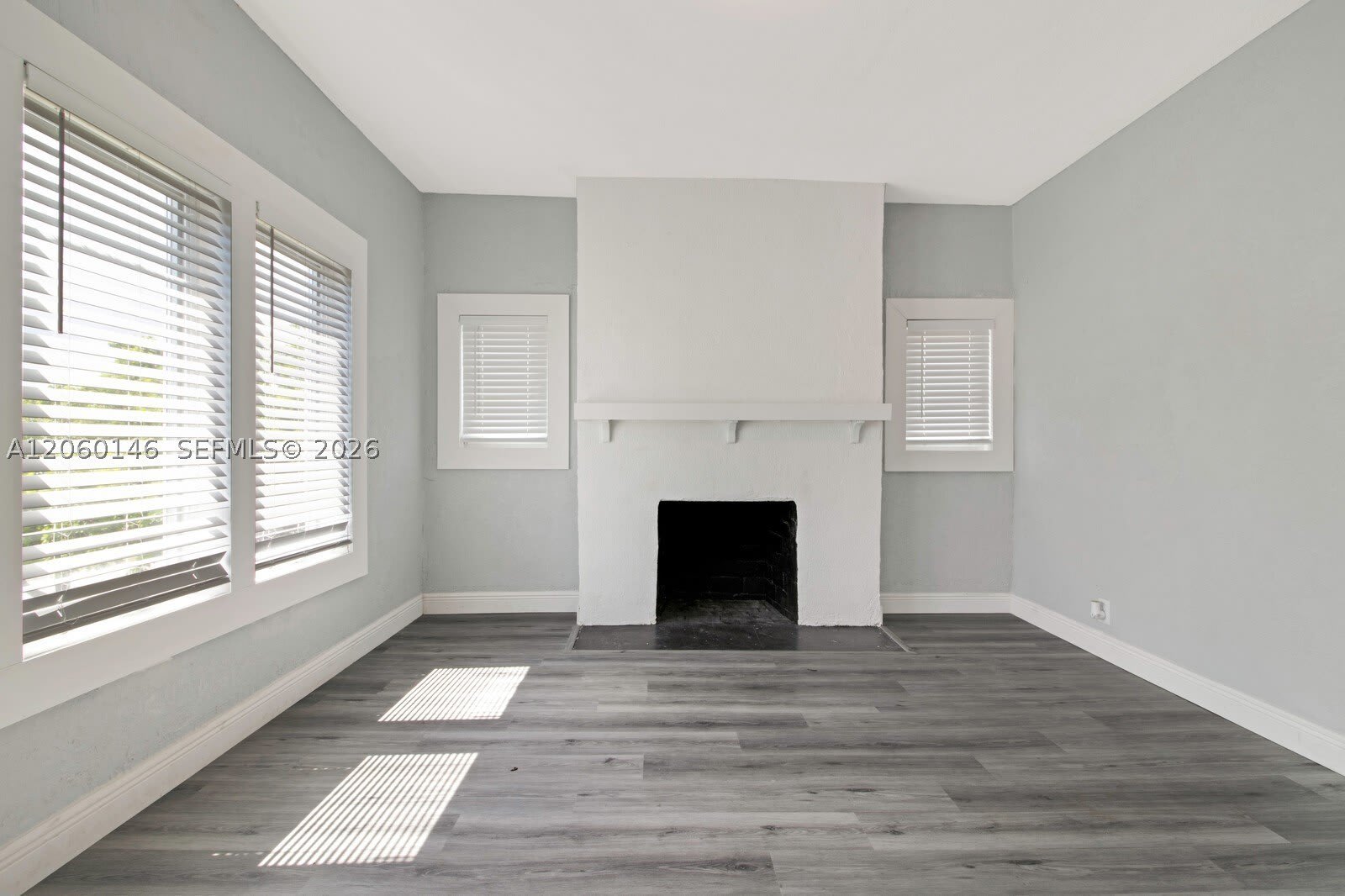 327 SW 20th St – photo 3