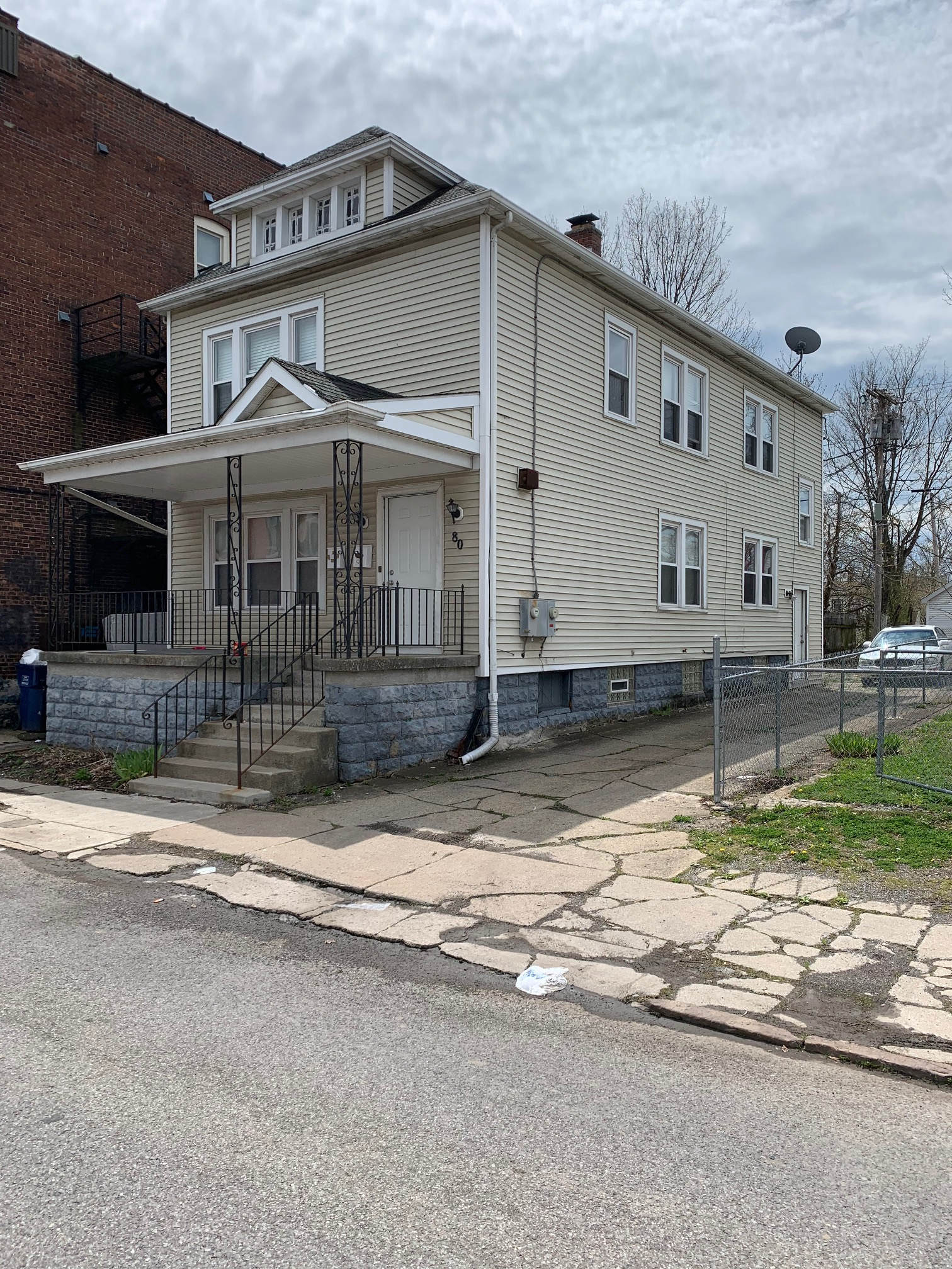 80 10th St – photo 1
