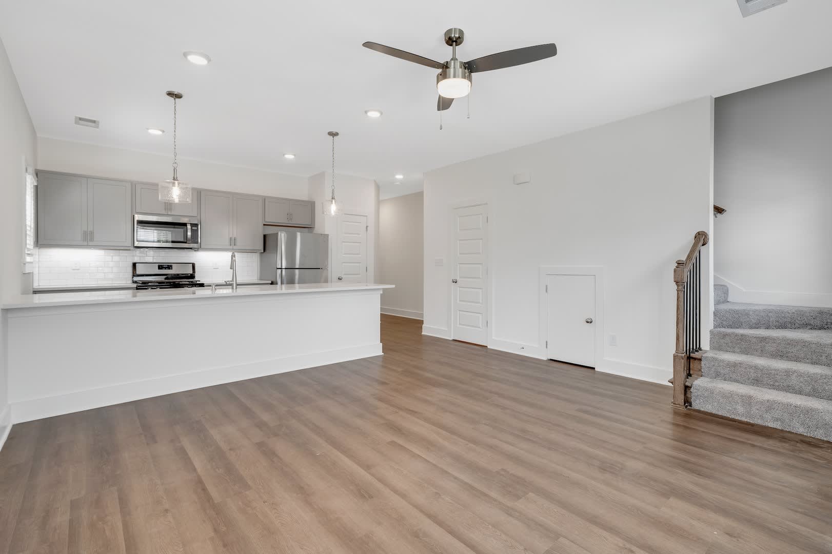 Self Tour This Home in Person with the Rently Tours App! – photo 2