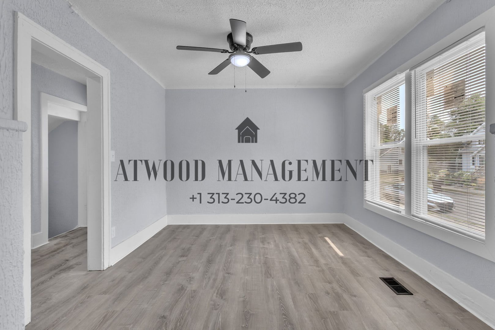 This beautifully updated 3-bedroom, 2-bath single-family home is ready for move-in! – photo 4