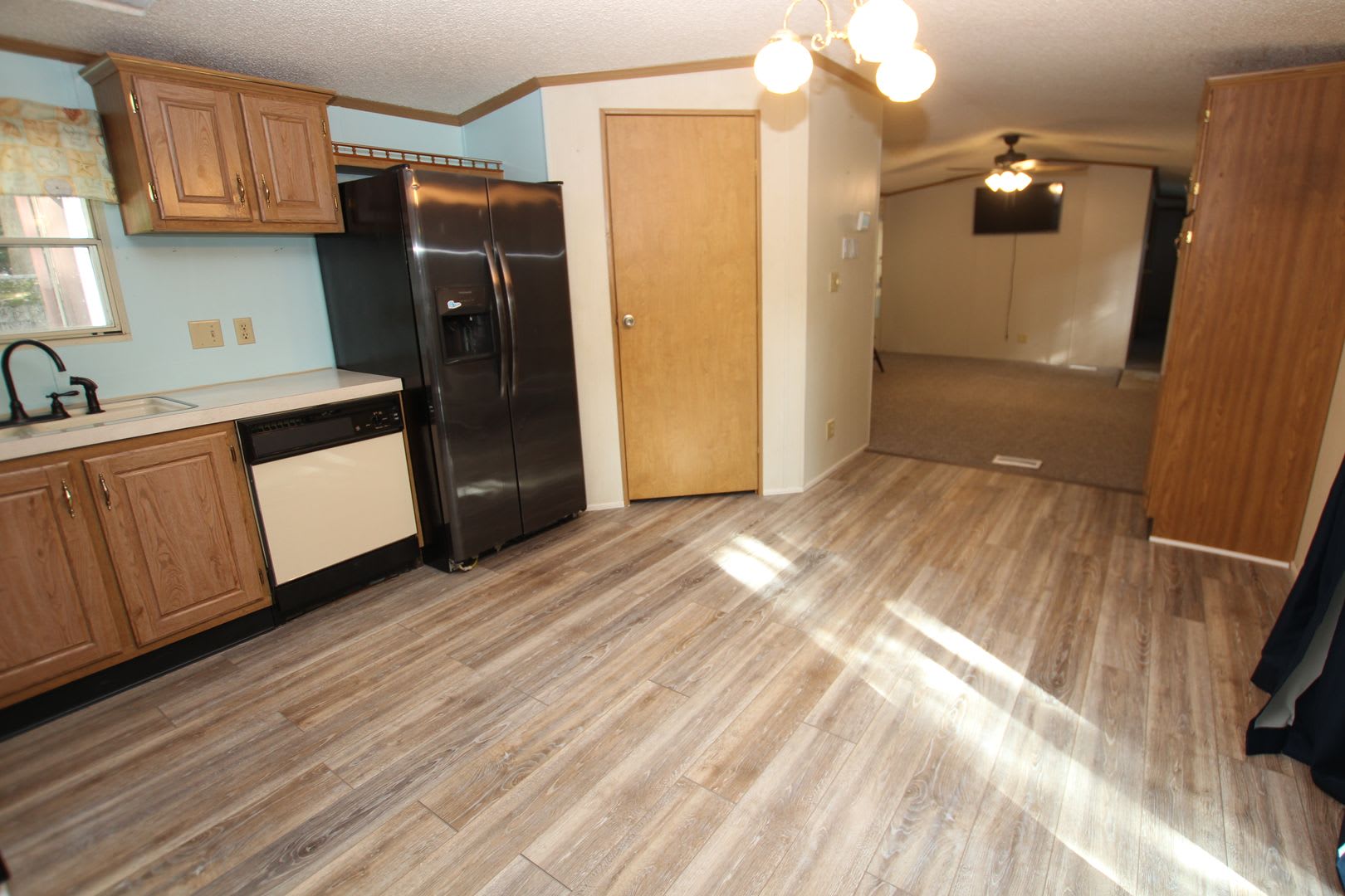 Move In Ready Year Round Home In A Quiet Location – photo 4
