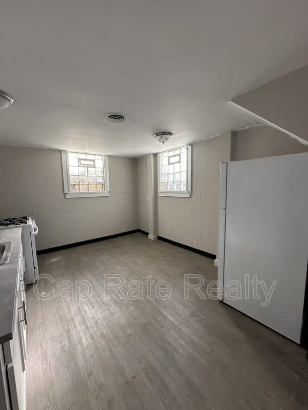 1882 E Hudson St – photo 5