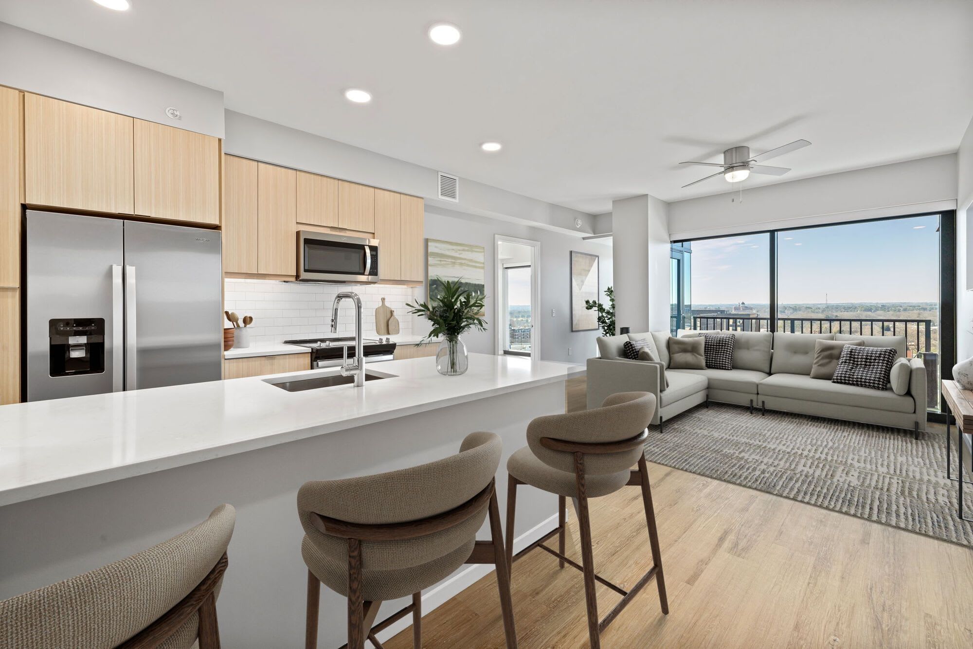 400H Apartments – photo 2