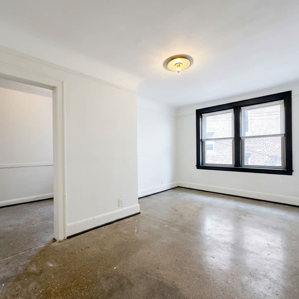 East Jefferson Apartments – photo 4