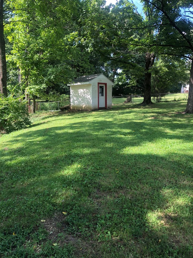 SPACIOUS 3 bed/2 bath with fenced yard and large deck! – photo 2