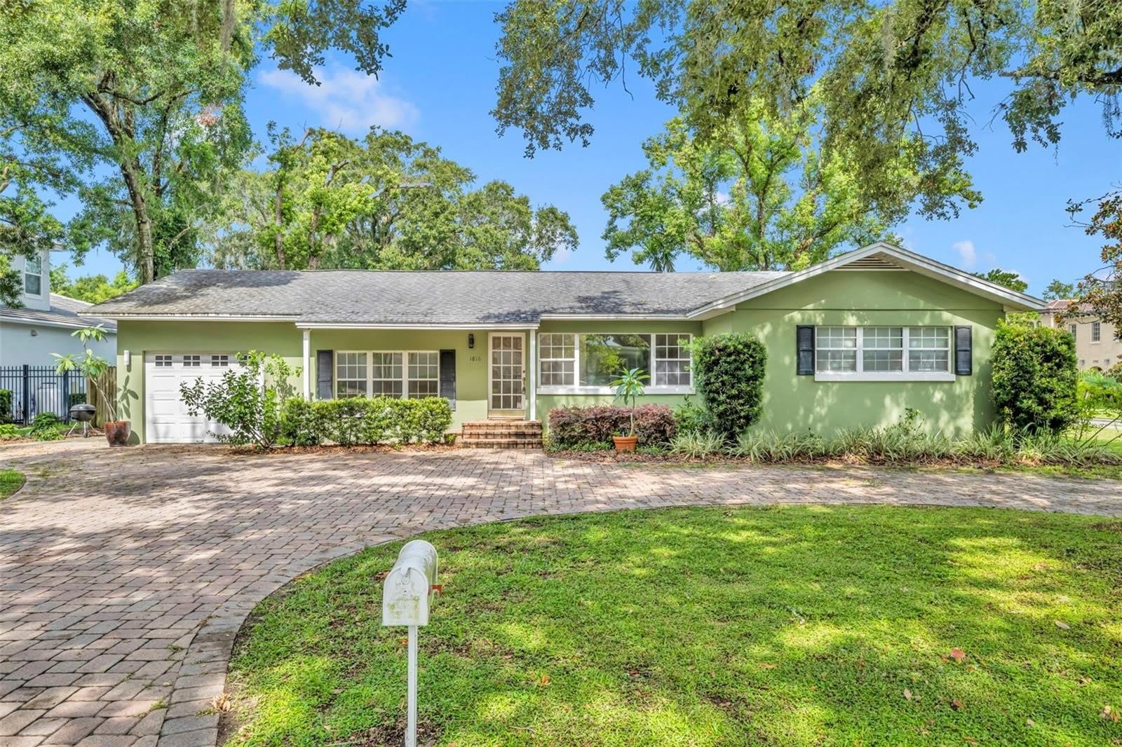 1816 MIZELL Avenue – photo 1