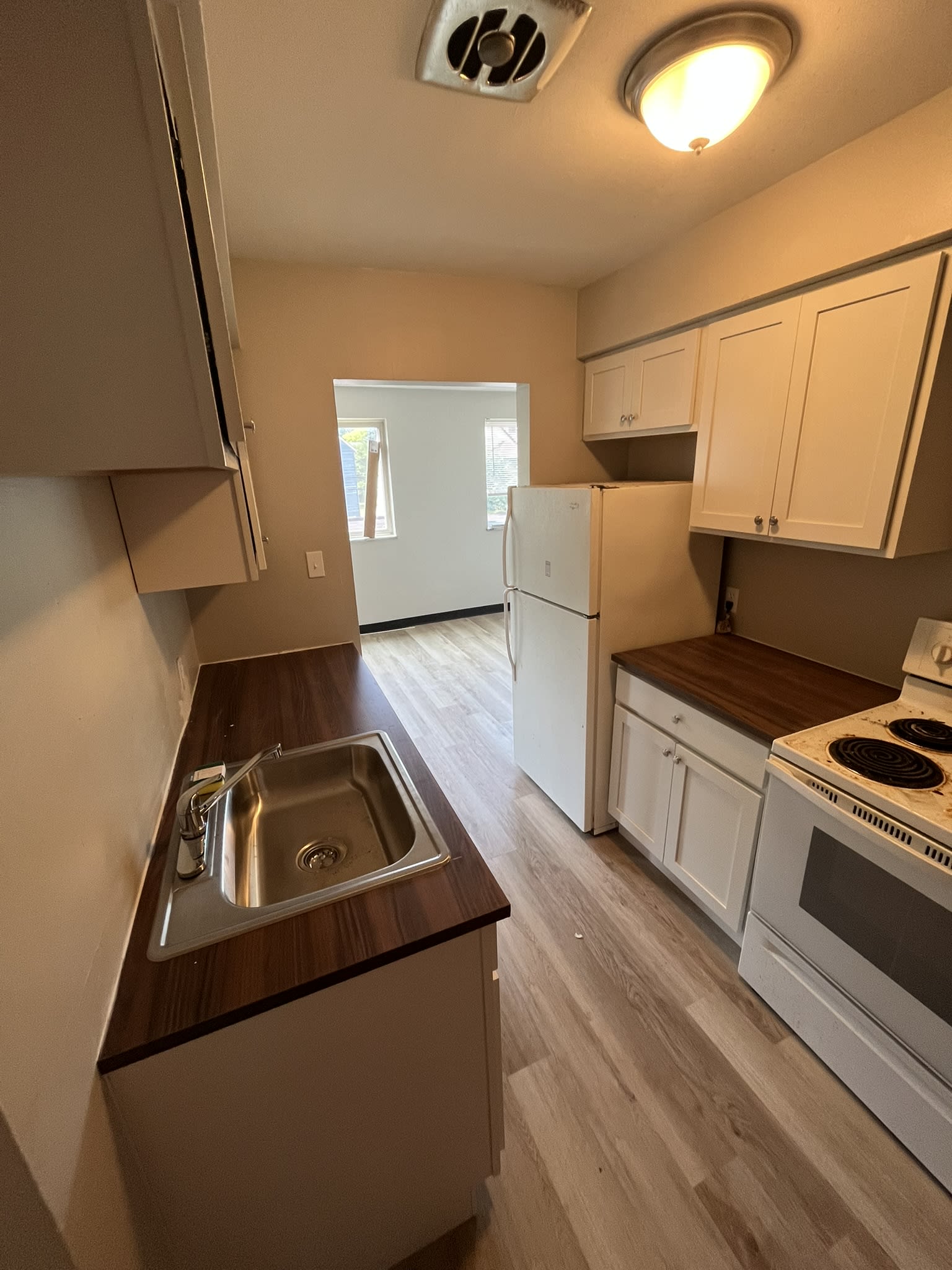 17731 Lakeshore Boulevard – photo 3