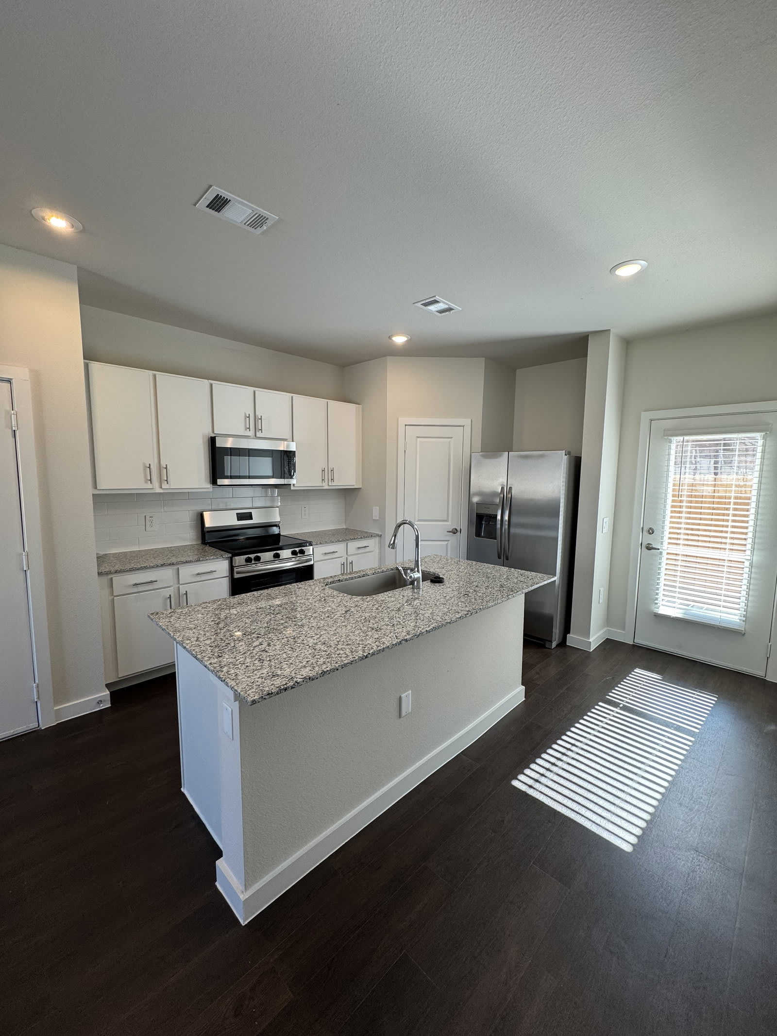 360 Elevon Parkway – photo 2