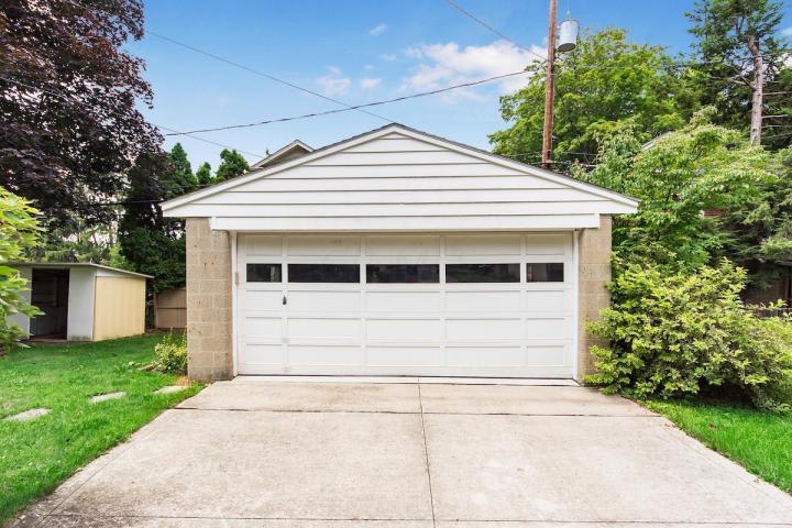 Worthington Schools, Wilson Hill, 3BR Home, fenced in yard, 2 car garage – photo 2