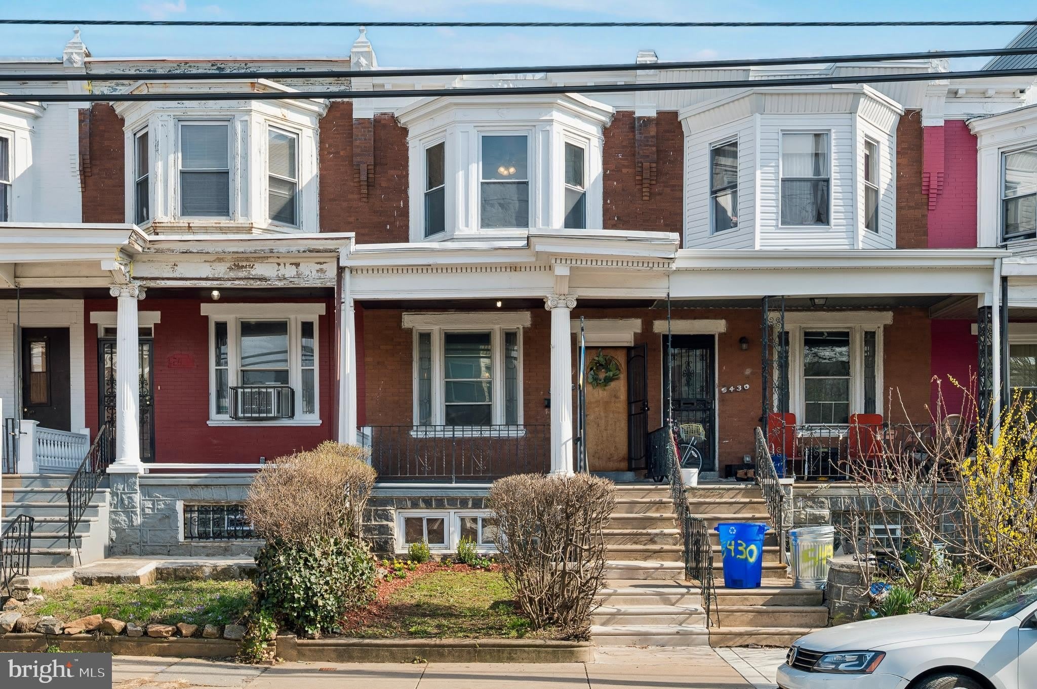 5428 WHITBY Avenue – photo 1