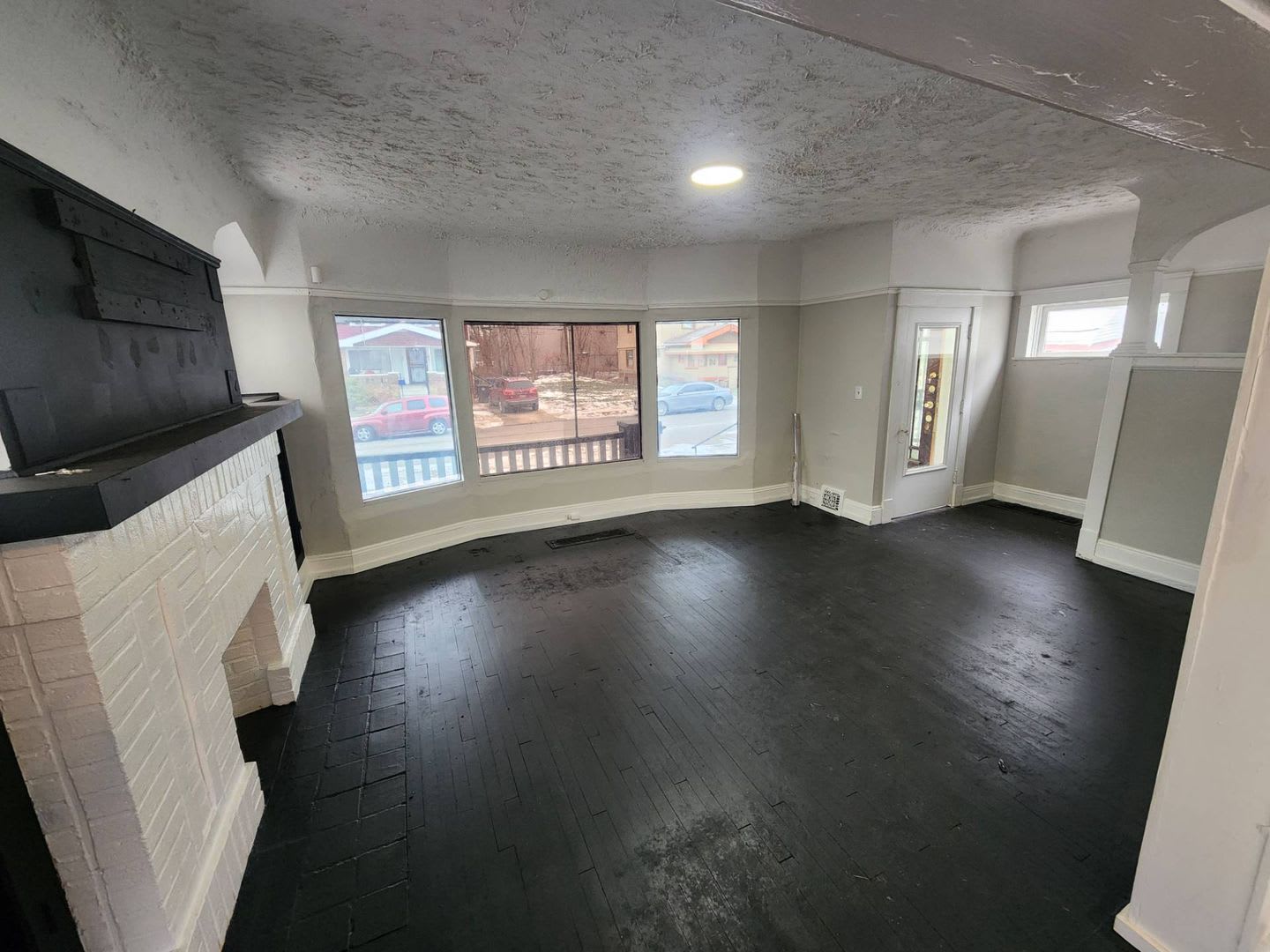 Charming 4 Bedroom Property In Prime Location Move In Today And Enjoy 50 Off On Your 2Nd Month Rent – photo 4